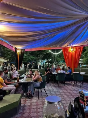 Кальянная "Qyalla Hookah Lounge Bar".