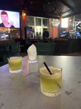 Кальянная "Qyalla Hookah Lounge Bar".