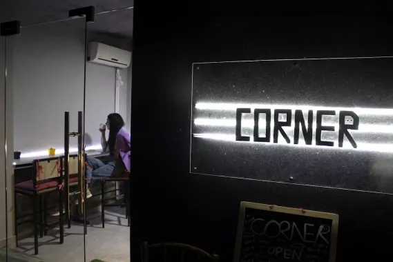 Пространство для совместной работы "Corner. Cafe & Coworking".