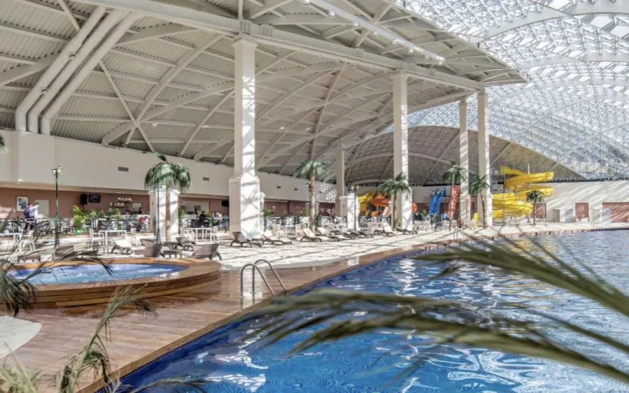 Аквапарк Mountain Beach в Красной Поляне: Аквапарк , Горки, Возле воды, Песок, Волейбол, Детская зона, Семейный отдых ,