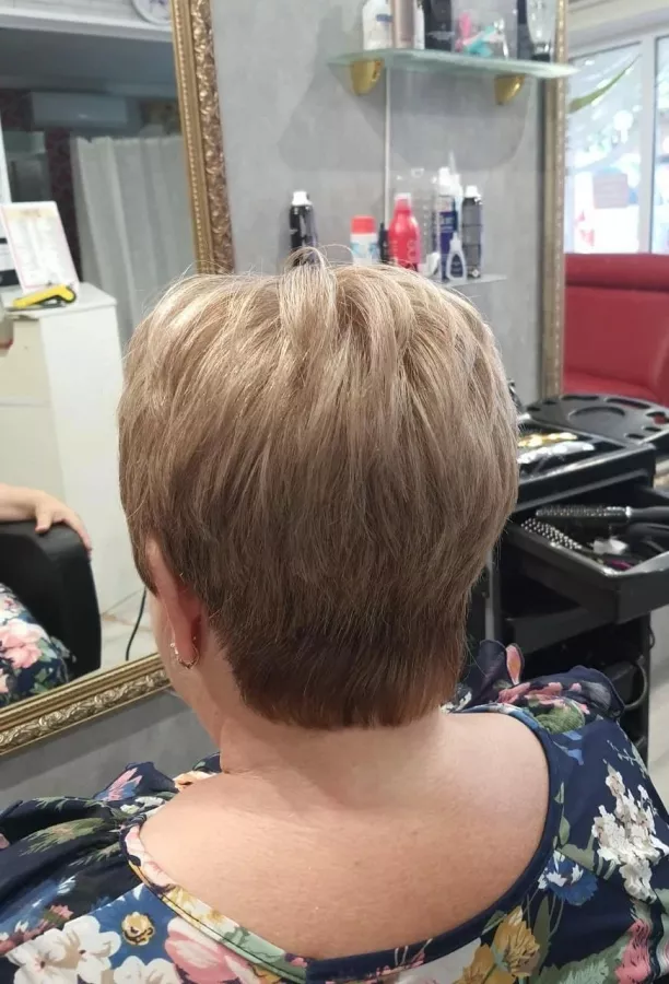 Салон красоты Эва в Геленджике: Стрижка, Окрашивание, Педикюр, Макияж, Маникюр, Красота,