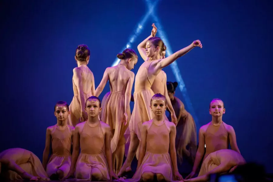 Школа танцев Best Star в Ростове-на-Дону: Акробатика, Гимнастика, Jazz-Funk, Vogue, Popping, High-heels, Современнаая хореография, Детский танец, Эстрадная хореография, Классический танец, Хип-хоп,