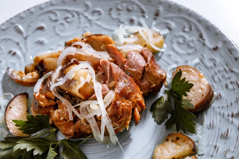Кафе Аморе в Тамани: Еда, Кафе, Европейская кухня, Обеды , Проведение банкетов, Летняя терраса,