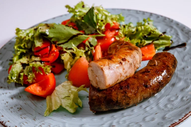 Кафе Аморе в Тамани: Еда, Кафе, Европейская кухня, Обеды , Проведение банкетов, Летняя терраса,