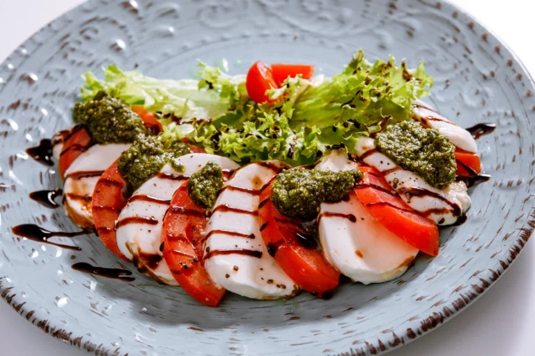 Кафе Аморе в Тамани: Еда, Кафе, Европейская кухня, Обеды , Проведение банкетов, Летняя терраса,