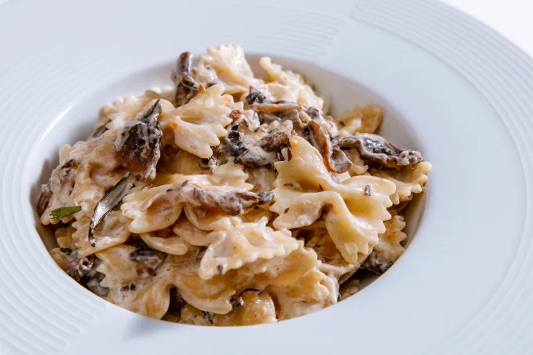 Кафе Аморе в Тамани: Еда, Кафе, Европейская кухня, Обеды , Проведение банкетов, Летняя терраса,