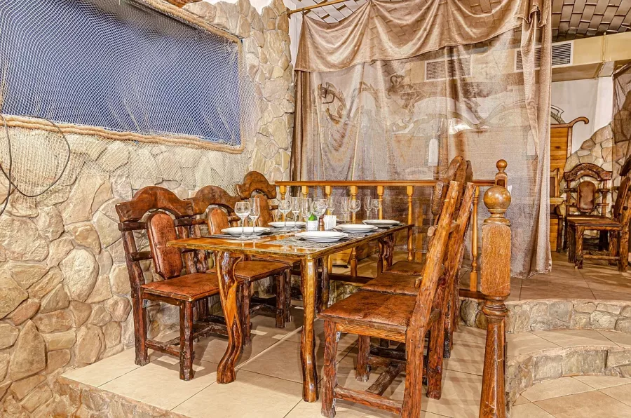 Кафе Таверна Посейдона в Тамани: Кафе, Доставка, Европейская кухня, Картофель-фри, Бильярд, Летняя веранда, Бургеры,