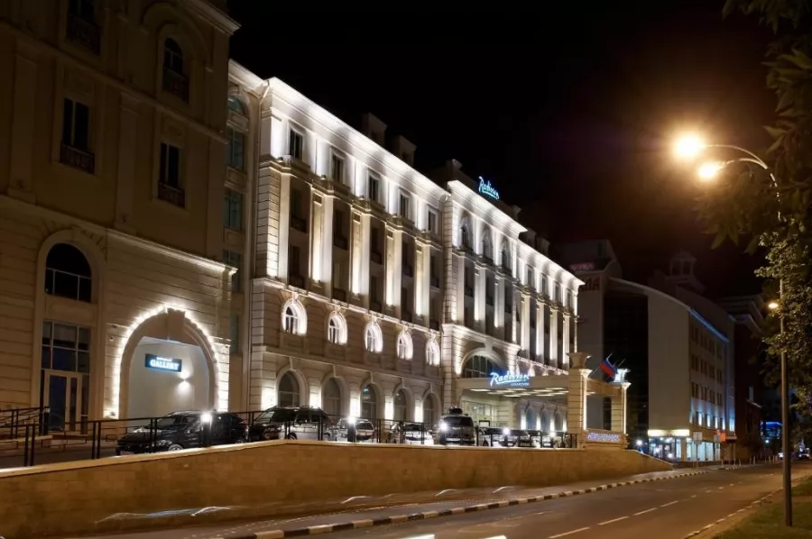 Отель Radisson Hotel в Ульяновске: Люкс Номера, Парковка, Прачечная, Ресторан, Фитнес-центр, Мини-маркет,