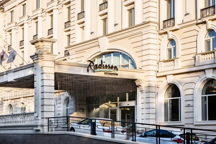 Отель Radisson Hotel в Ульяновске: Люкс Номера, Парковка, Прачечная, Ресторан, Фитнес-центр, Мини-маркет,