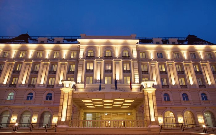 Отель Radisson Hotel в Ульяновске: Люкс Номера, Парковка, Прачечная, Ресторан, Фитнес-центр, Мини-маркет,