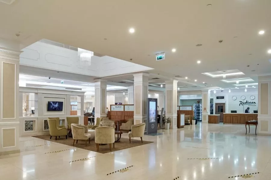 Отель Radisson Hotel в Ульяновске: Люкс Номера, Парковка, Прачечная, Ресторан, Фитнес-центр, Мини-маркет,