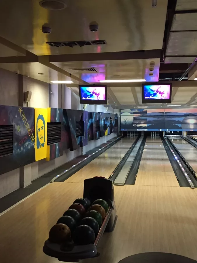 Боулинг-клуб Bowling Haus в Минске: Боулинг, Американский пул, 10 дорожек, Кафе-бар, Наличный расчёт, Оплата картой,