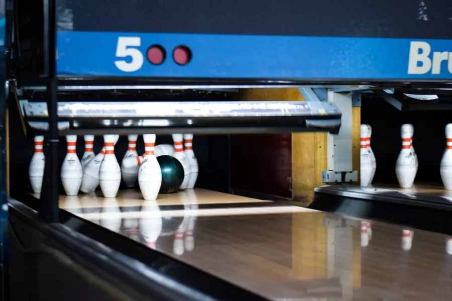 Боулинг-клуб Bowling Haus в Минске: Боулинг, Американский пул, 10 дорожек, Кафе-бар, Наличный расчёт, Оплата картой,