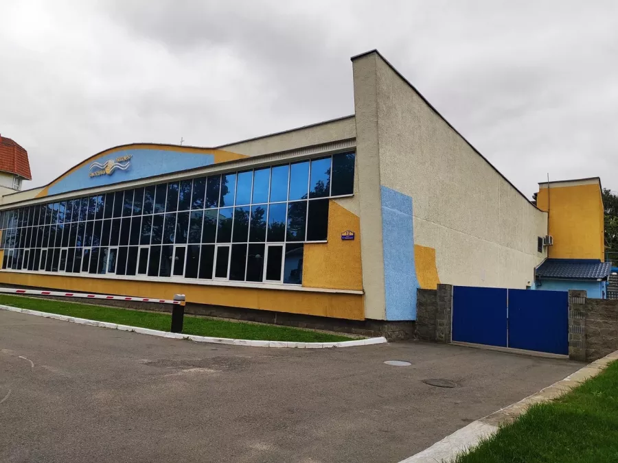 Бассейн Янтарь в Минске: Бассейн, Плавание, Наличный расчёт, Аквааэробика, Тренажерный зал, Сауна, Оздоровительное плавание, Оплата картой,