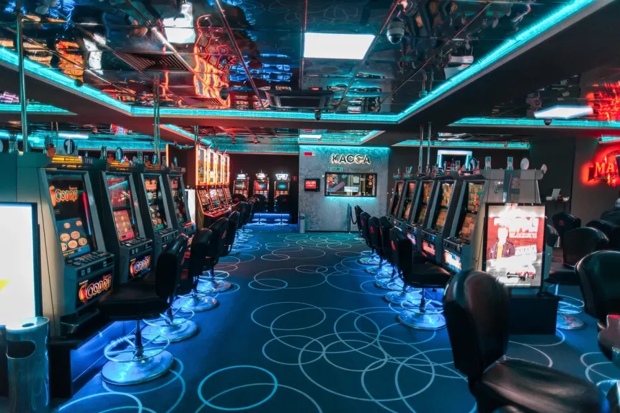 Игорный клуб Maxbet в Минске: Игровые автоматы, Концертный зал, VIP зал, Парковка, Wi-Fi, Оплата картой, Наличный расчёт,