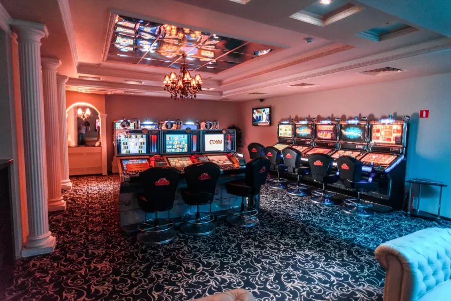 Игорный клуб Maxbet в Минске: Игровые автоматы, Концертный зал, VIP зал, Парковка, Wi-Fi, Оплата картой, Наличный расчёт,