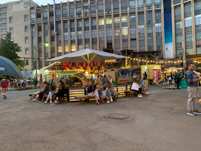 Развлекательный центр Песочница в Минске: Кальян, Фотозона, Концерты и фестивали, Мастер-классы, Кинопоказы, Тир, Зона для собак, Оплата картой,