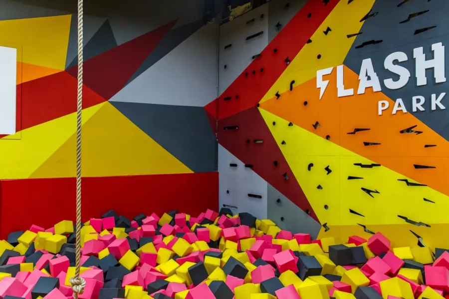 Развлекательный центр Flash Park в Минске: Скалодром, Батут, Организация праздников, Детские аниматоры, Лабиринт, Квесты, Оплата картой, Наличный расчёт,