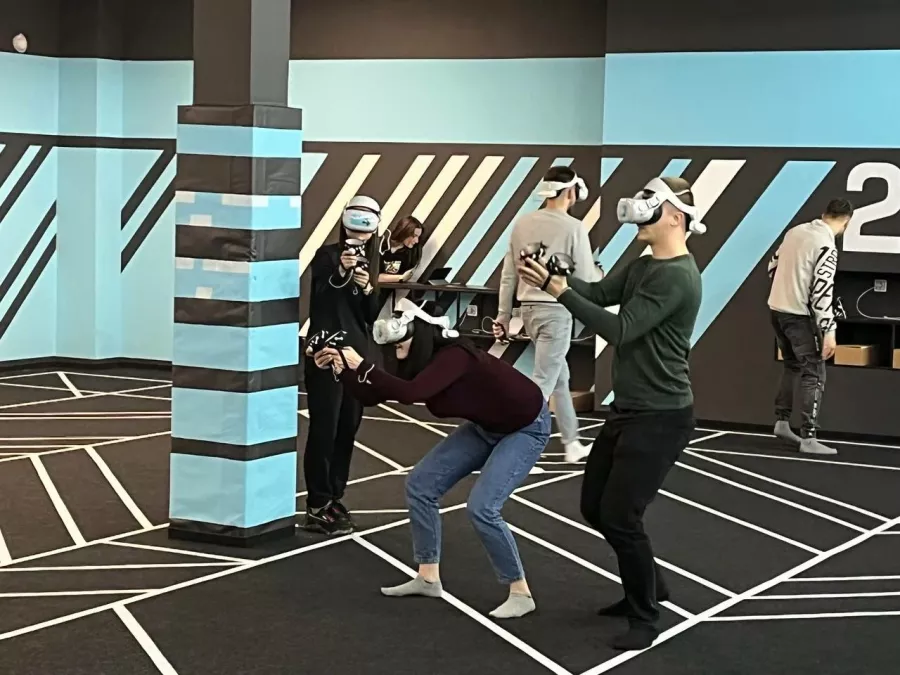 Клуб виртуальной реальности Vr Point в Минске: Лаунж зона, Кафе-бар, VR зона, Организация праздников, Наличный расчёт, Оплата картой,