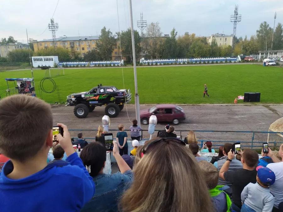 Физкультурно-Оздоровительный Комплекс Полёт в Нижнем Новгороде: Теннис, Бассейн, Аквааэробика, Футбол, Фитнес, Корпоратив,