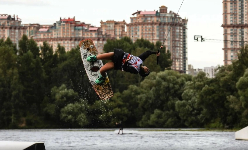 Wake Park Строгино в Москве: Вейксерф, Вейкборд, Батуты, Фитнес-студия, SUP-борды, Гидрофойл,