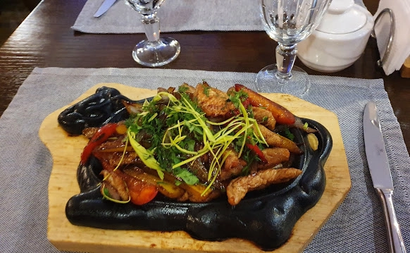 Ресторан The Grill в Красной Поляне: Вид на горы, Кофе, Фреш, На гриле, Мясо, Рыбные блюда, Ресторан,