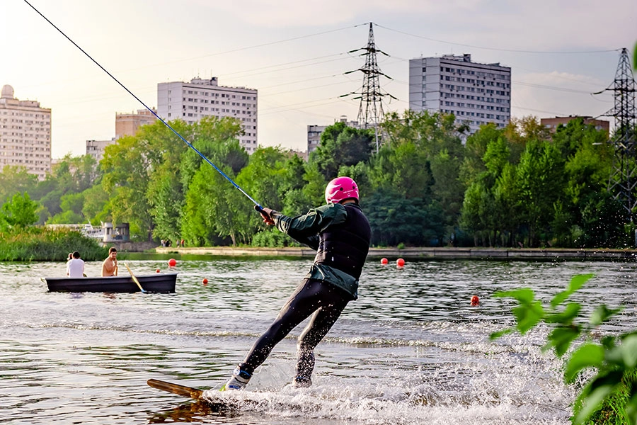Wake Park Dream Island в Москве: Вейкборд, Аренда Вейкборда, Сноупарк, Электро-тюбинг, Гриль-бар, Чил-зона, Сауна,