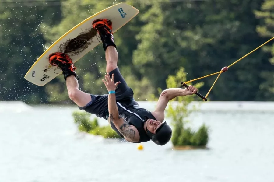 Вейк-клуб WakeShark в Москве: Вейкборд, Вейксерф, Прогулка на катере, Серфинг,