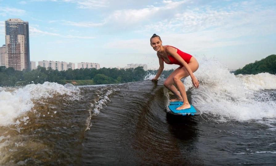 Вейк-клуб WakeShark в Москве: Вейкборд, Вейксерф, Прогулка на катере, Серфинг,