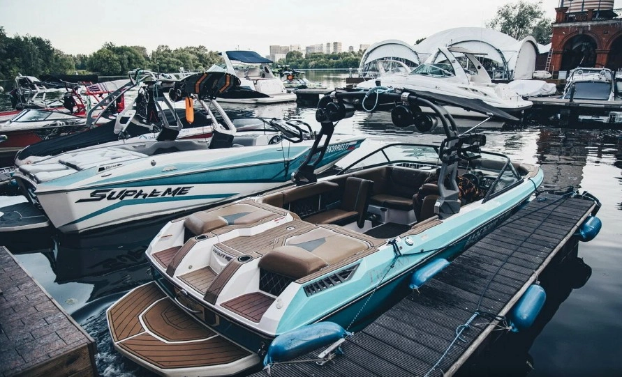 Вейк-клуб WakeShark в Москве: Вейкборд, Вейксерф, Прогулка на катере, Серфинг,
