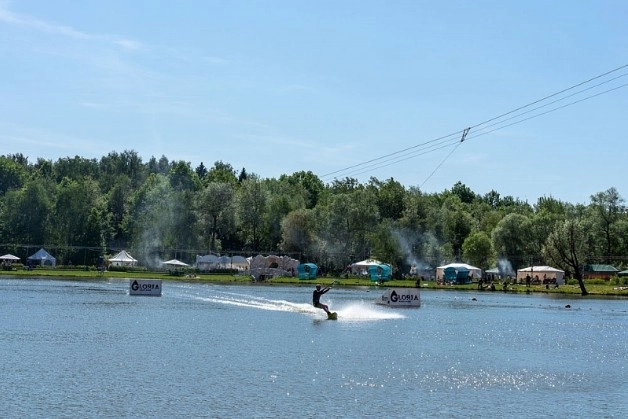 Вейк-клуб Gloria Wake Park в Москве: Аренда беседок, Пейнтбол, Вейкборд, Аренда Шатров, Аренда Домиков, Прокат Оборудования,