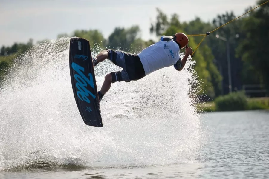 Вейк-клуб Gloria Wake Park в Москве: Аренда беседок, Пейнтбол, Вейкборд, Аренда Шатров, Аренда Домиков, Прокат Оборудования,