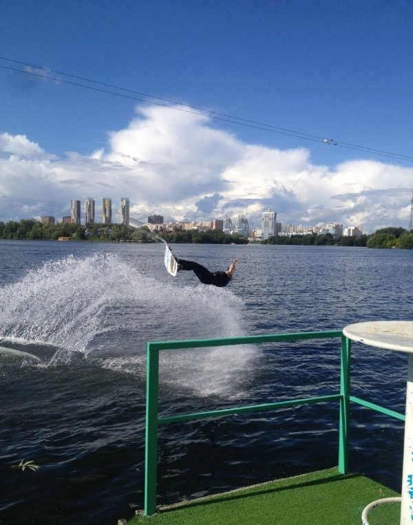 MWake Park Мякинино в Москве: Вейкбординг, Водные Лыжи, Вейкскейты, Ниборды, Монолыжи, Шатры, Беседки,