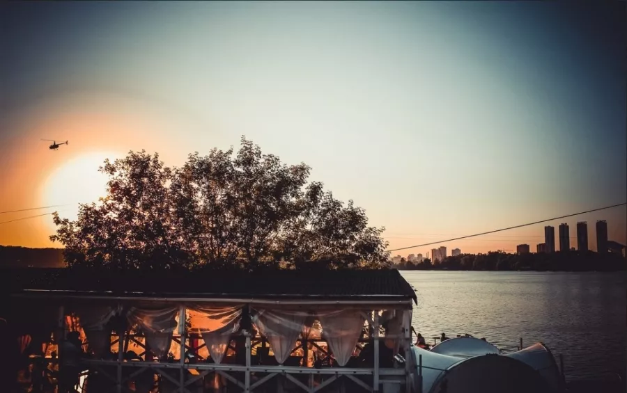 MWake Park Мякинино в Москве: Вейкбординг, Водные Лыжи, Вейкскейты, Ниборды, Монолыжи, Шатры, Беседки,