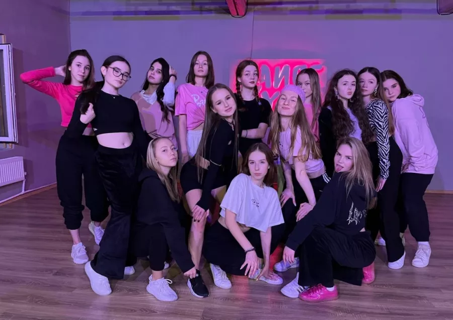 Студия танца Dance4you в Казани: Джаз-фанк, Вог, High heels, Контемп, Центры йоги, Детские танцы, Стретчинг,