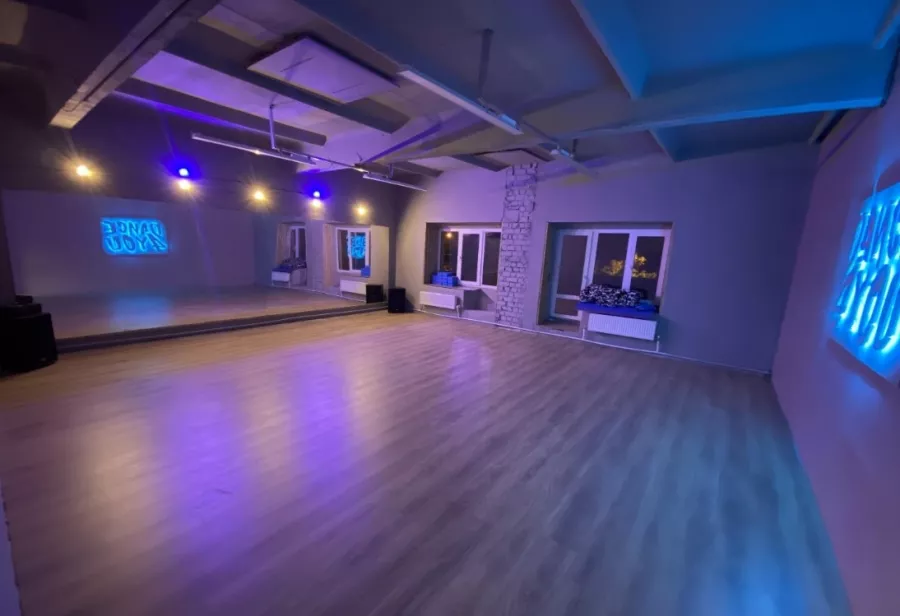 Студия танца Dance4you в Казани: Джаз-фанк, Вог, High heels, Контемп, Центры йоги, Детские танцы, Стретчинг,