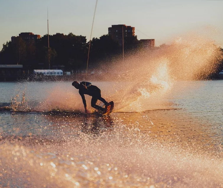 Вейкборд клуб WakeTeam в Москве: Вейкборд, Вейксерф, Водные Лыжи, Флайборд, Вейкборд в Бассейне, САП-серфинг,