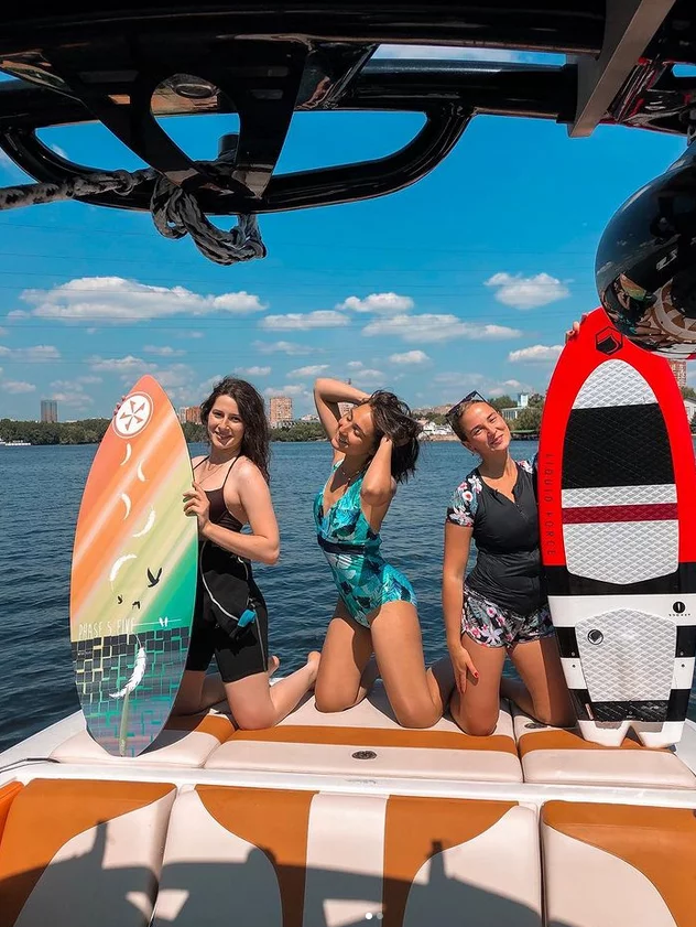 Вейкборд клуб WakeTeam в Москве: Вейкборд, Вейксерф, Водные Лыжи, Флайборд, Вейкборд в Бассейне, САП-серфинг,