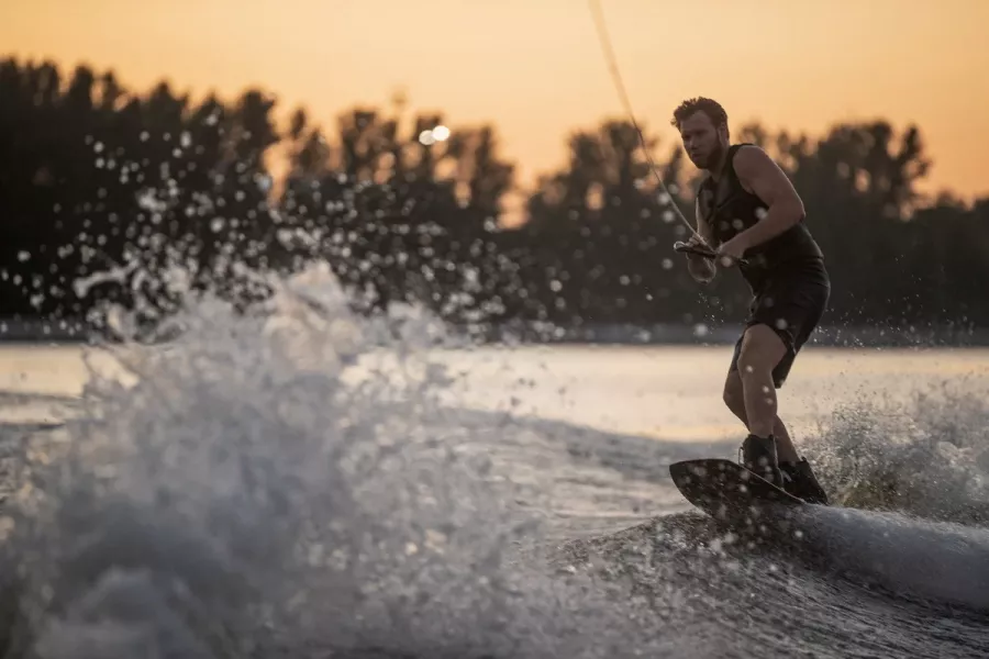Вейкборд клуб WakeTeam в Москве: Вейкборд, Вейксерф, Водные Лыжи, Флайборд, Вейкборд в Бассейне, САП-серфинг,