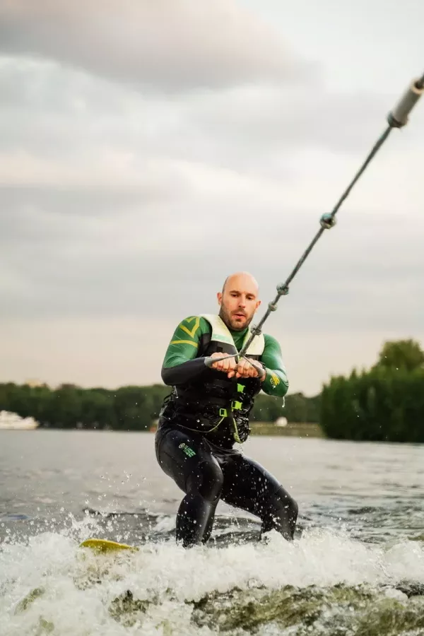 Вейкборд клуб WakeTeam в Москве: Вейкборд, Вейксерф, Водные Лыжи, Флайборд, Вейкборд в Бассейне, САП-серфинг,