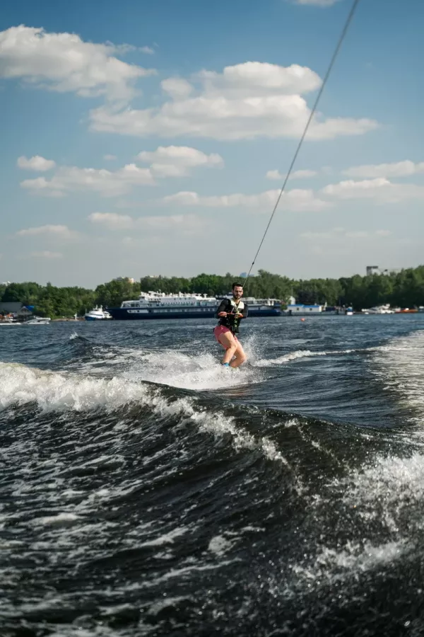 Вейкборд клуб WakeTeam в Москве: Вейкборд, Вейксерф, Водные Лыжи, Флайборд, Вейкборд в Бассейне, САП-серфинг,