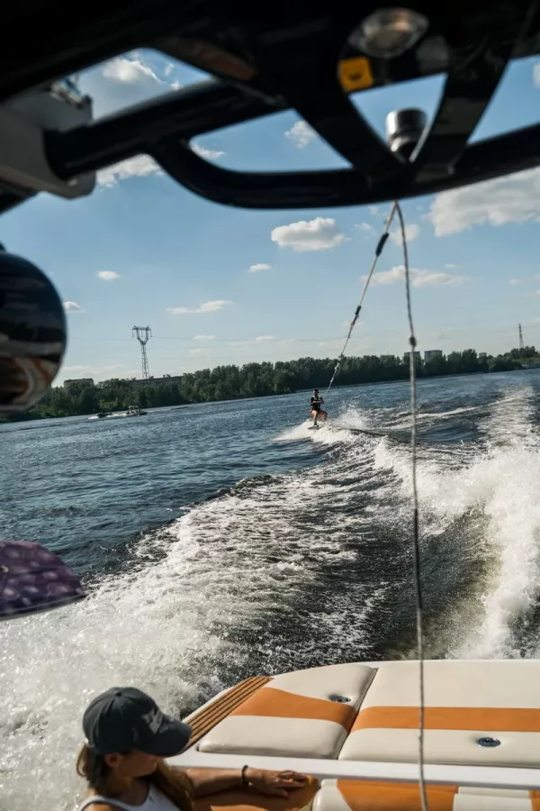 Вейкборд клуб WakeTeam в Москве: Вейкборд, Вейксерф, Водные Лыжи, Флайборд, Вейкборд в Бассейне, САП-серфинг,