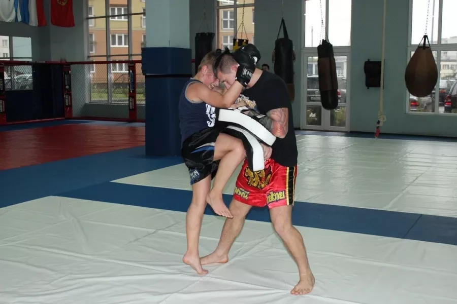 Клуб единоборств Fight&Fit в Калининграде: Единоборствам, Тайский бокс, Фитнес , Тренер, Чемпионы , Индивидуальные тренировки, Спарринги,