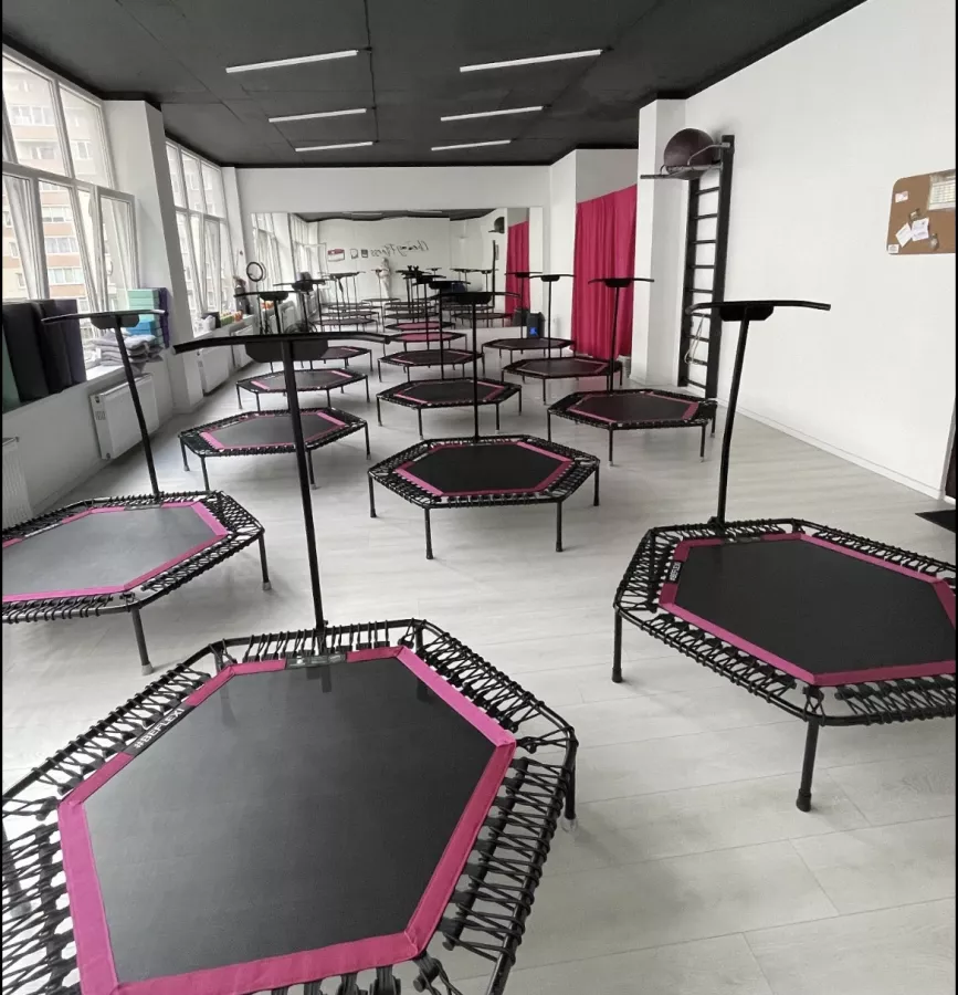 Студия растяжки Cherry Fitness в Калининграде: Джампинг, Танцы, Пилатес, Растяжка,