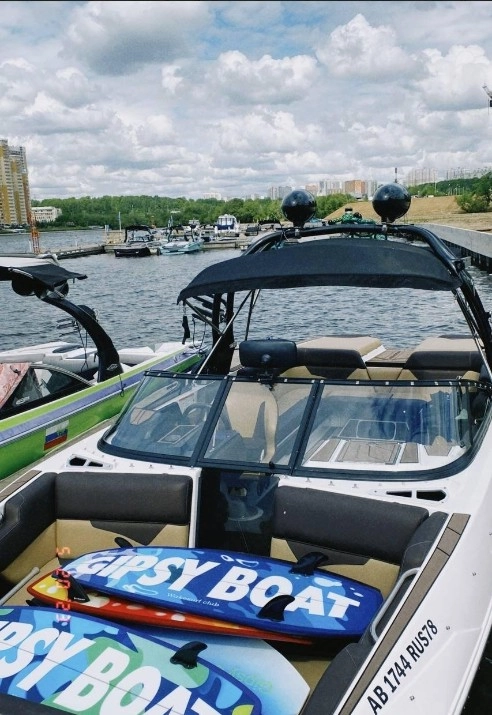 Wakesurf club Gipsy Boat в Москве: Вейксерф, Вейкборд, SUP-борд, Праздник на Воде, Обучение, Активный Отдых,