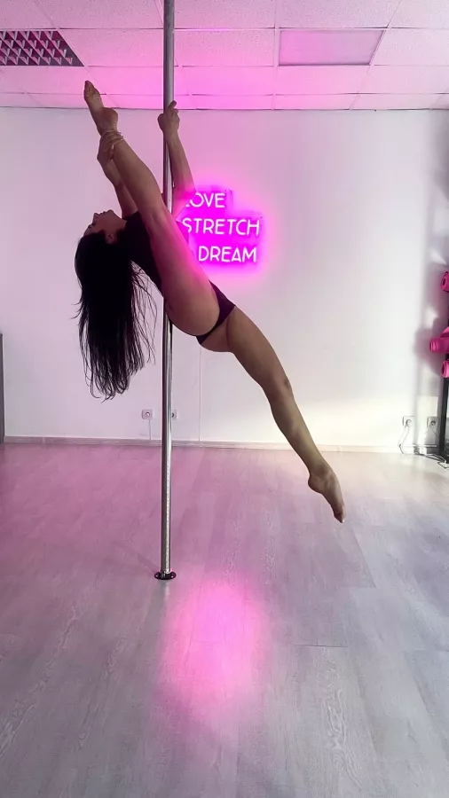 Студия танца на пилоне Hodos Pole Dance в Калининграде: Растяжка,