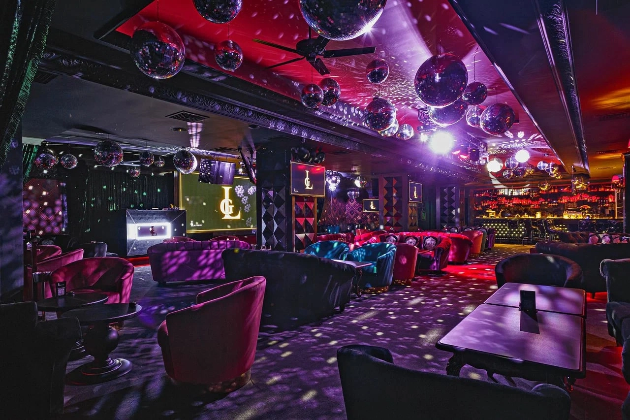 Караоке-клуб "Leps Bar".