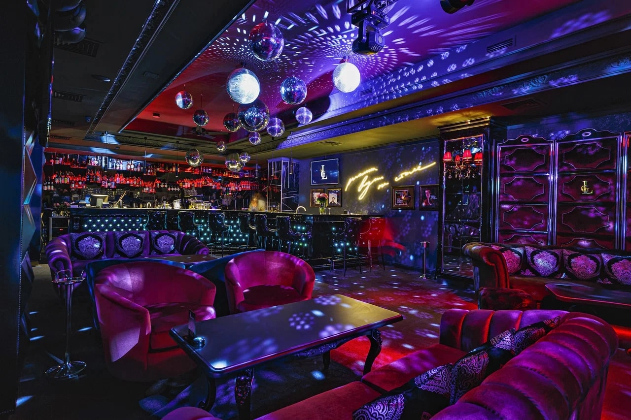 Караоке-клуб "Leps Bar".