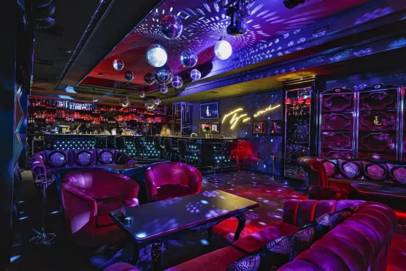 Караоке-клуб "Leps Bar".