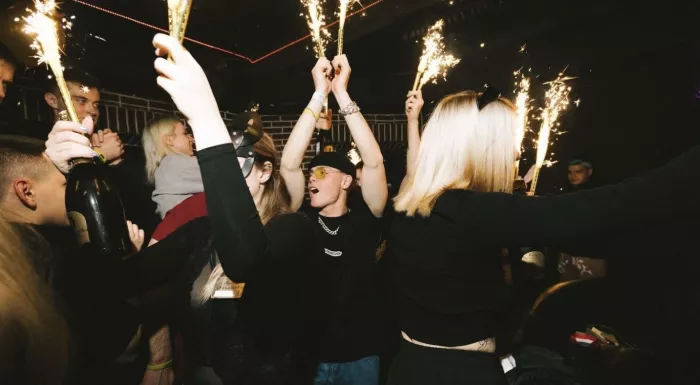 Ночной клуб "IZI"